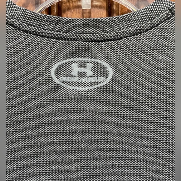 Under Armour longline t-shirt/size Medium/Black and Gray - Picture 5 of 5